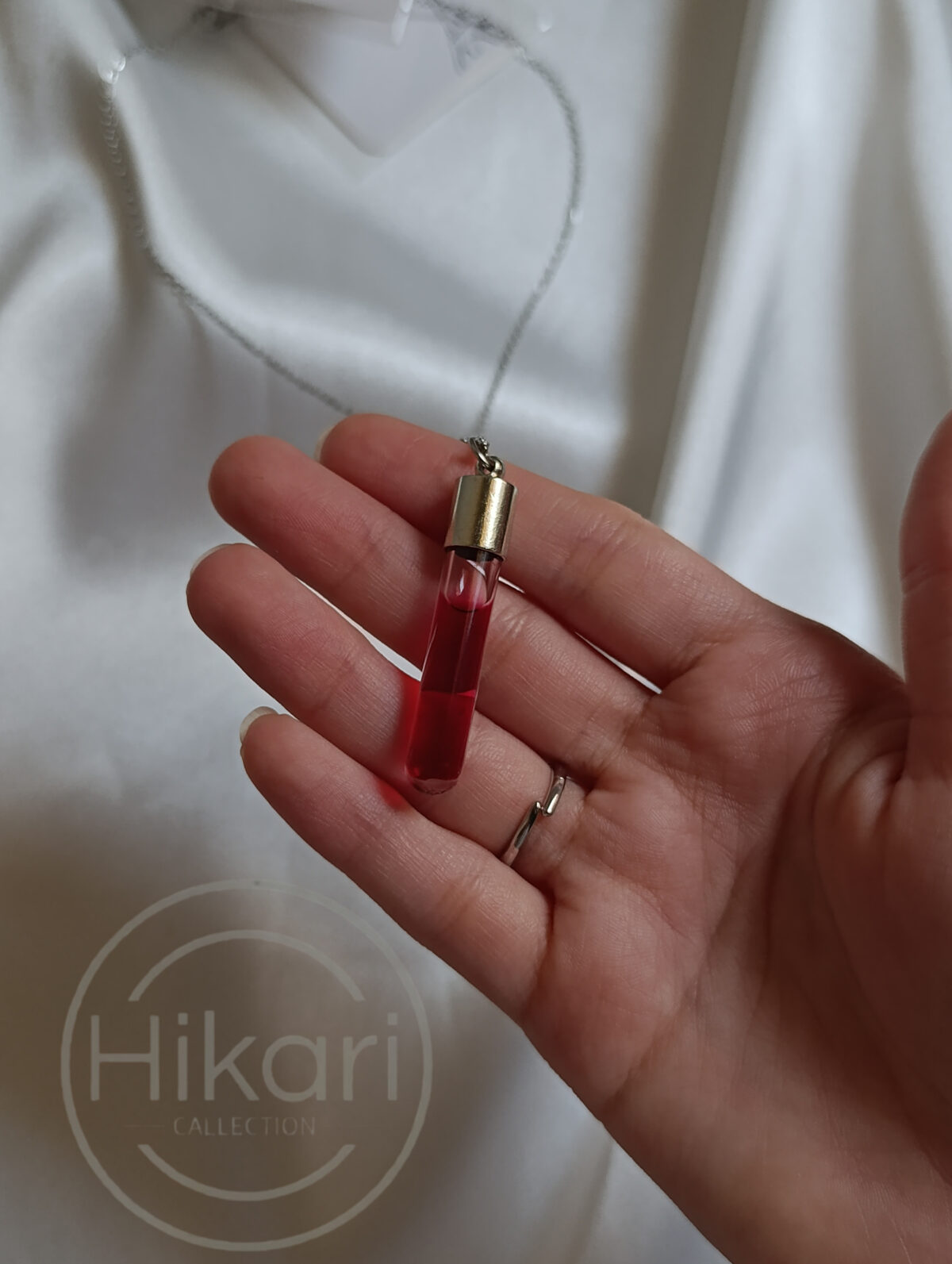 InShot_۲۰۲۵۰۷۲۳_۱۶۴۰۵۶۰۳۹ گردنبند شیشه خون - تصویر 3