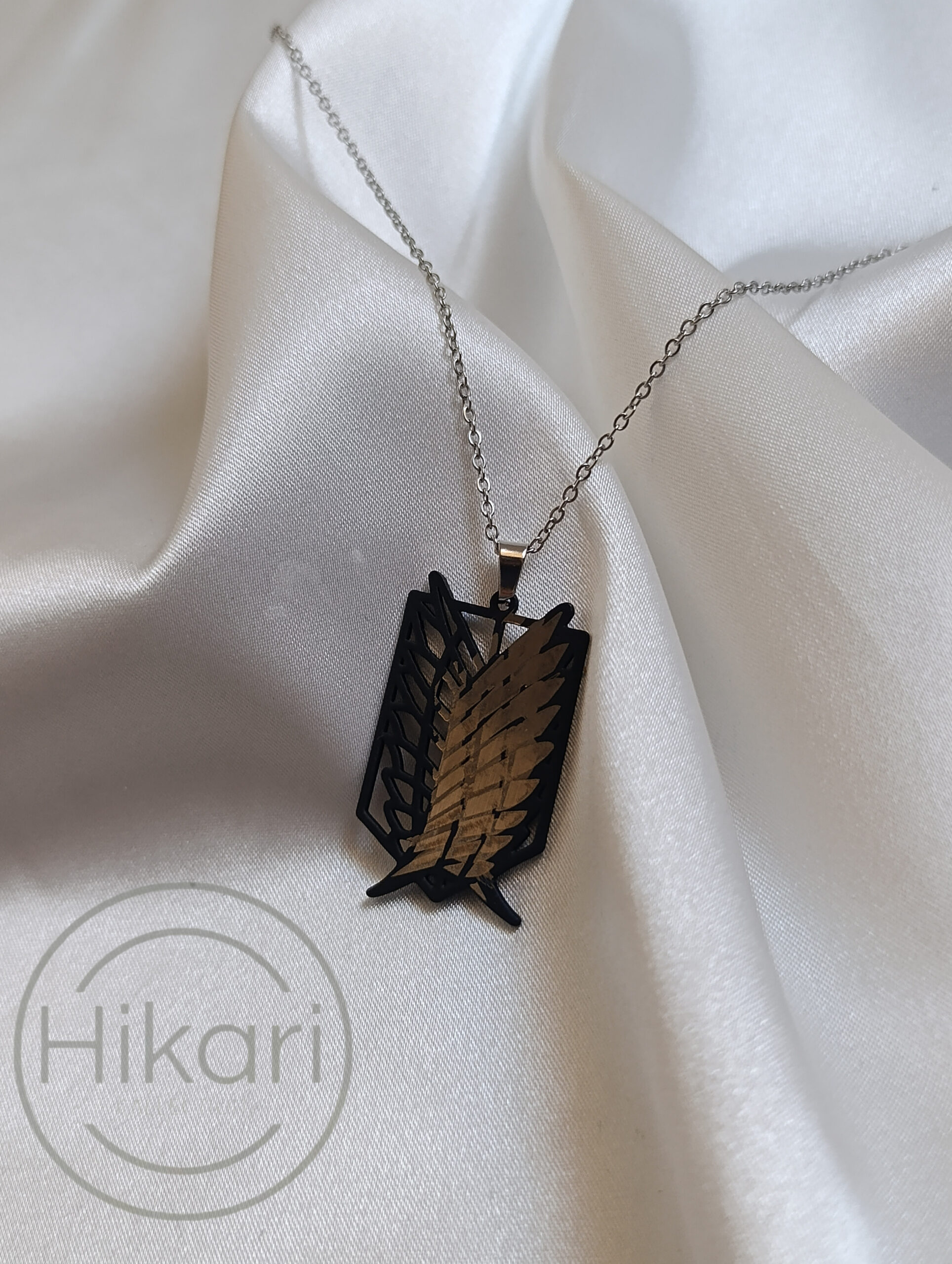 گردنبند AOT مشکی گردنبند AOT مشکی