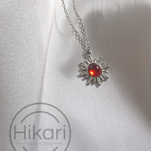 گردنبند الهه خورشید