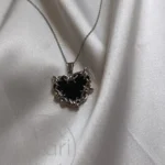 گردنبند قلب تسخیر شده