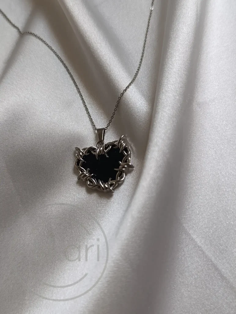 گردنبند قلب تسخیر شده