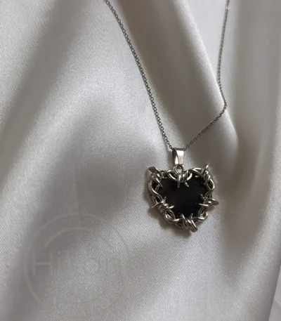 گردنبند قلب تسخیر شده