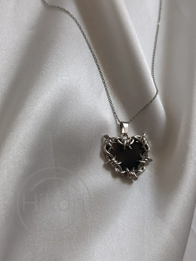 گردنبند قلب تسخیر شده