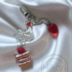 آویز کیک توت فرنگی